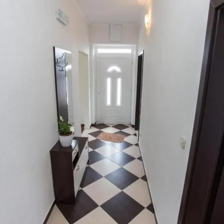 Antea - Private Parking & Garden Apartman